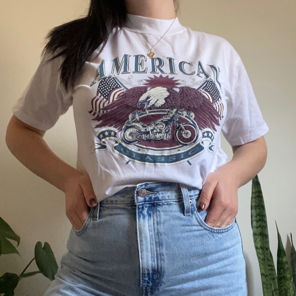 Graphic T-Shirt - Picture 2 of 2